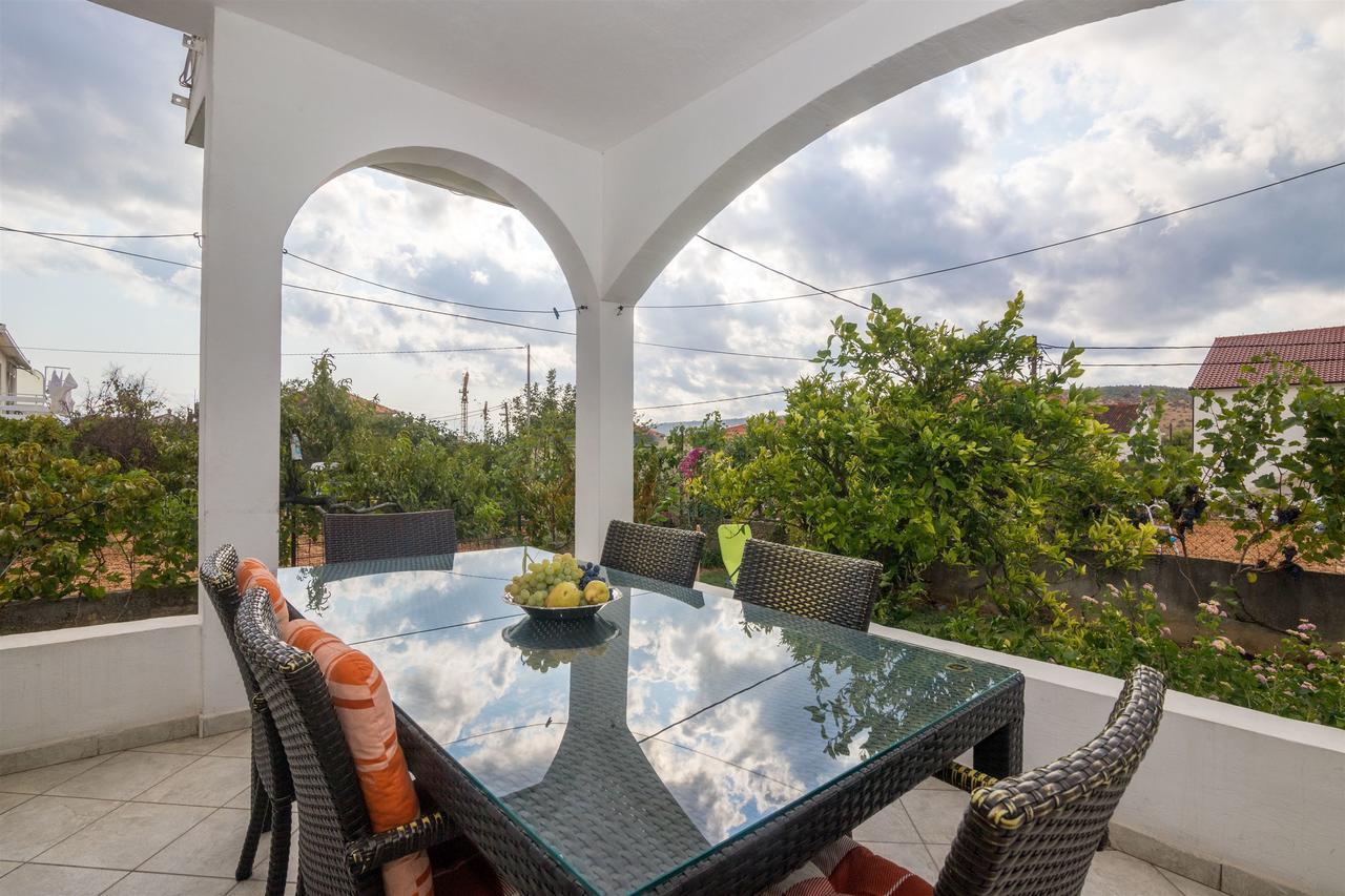 Apartment Vinka Trogir Bagian luar foto
